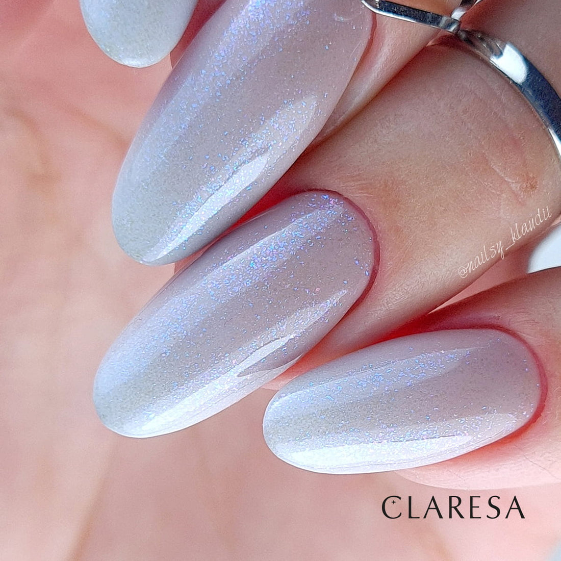 Claresa Top No Wipe Glitter Blue Hybrid-Nagellack mit Glitzer