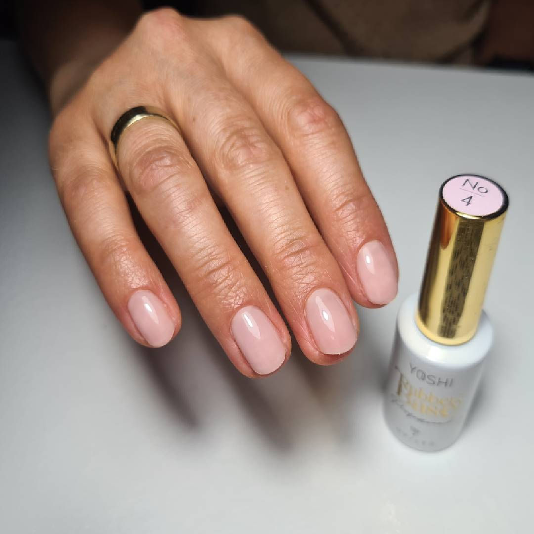 Yoshi Rubber Base Nr. 4 Hybrid-Nagellack, Gummibasis, 10 ml