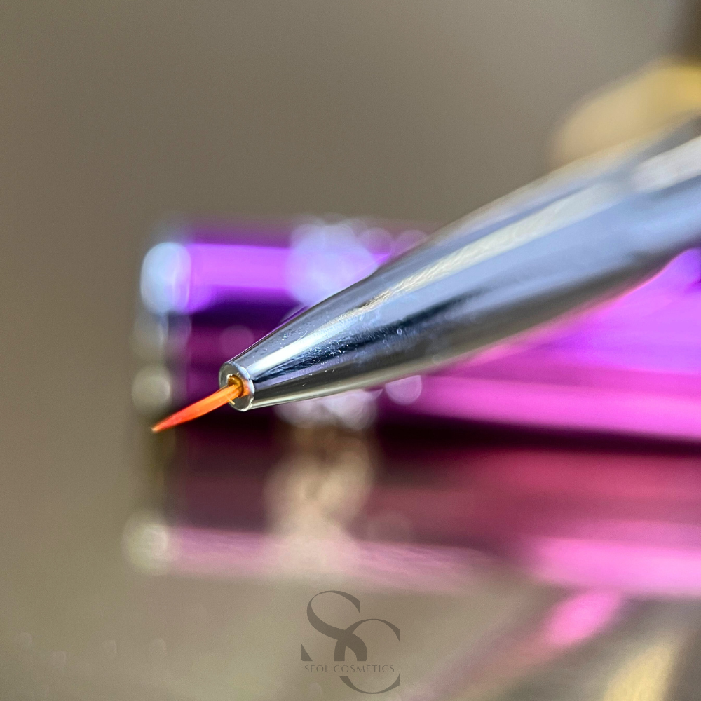Lila Dekorationspinsel mit Kristallen 5 mm zum Malen von Mustern