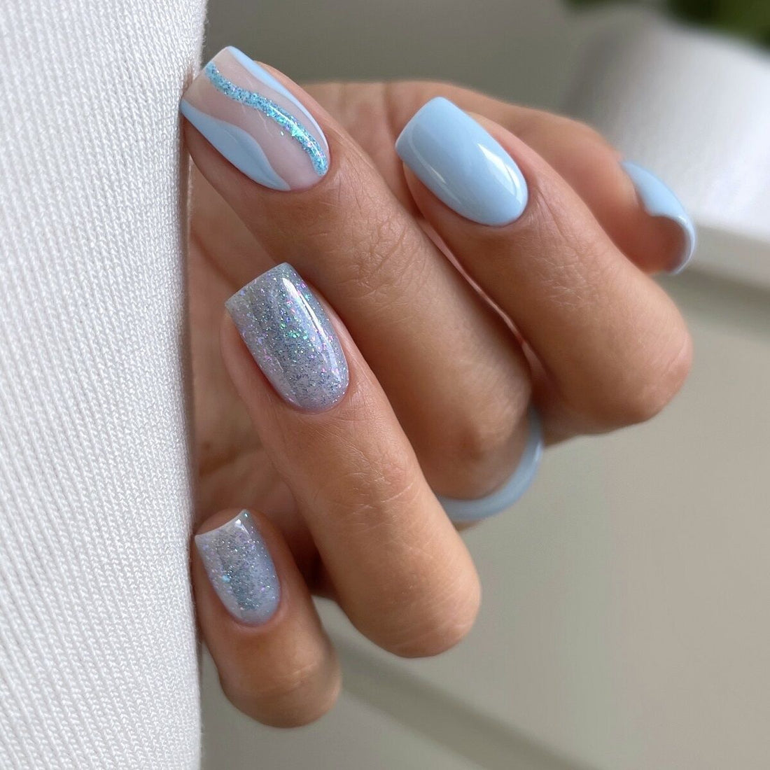 SEMILAC 240 Icy Waterfall Hybrid-Nagellack, 7 ml, blauer Glitzer